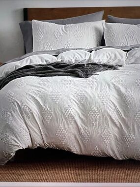 Elegant White Textured Duvet Cover Set by